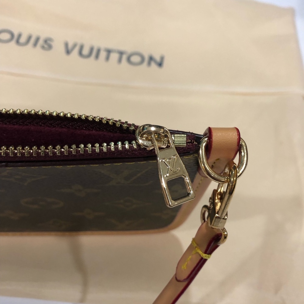 Fashion LV Monogram Zip Wristlet in Brown with Tan Trim - Picture 4 of 6